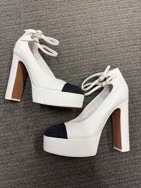 Steve Madden White Platform Mary Jane Pumps with Black Cap Toe